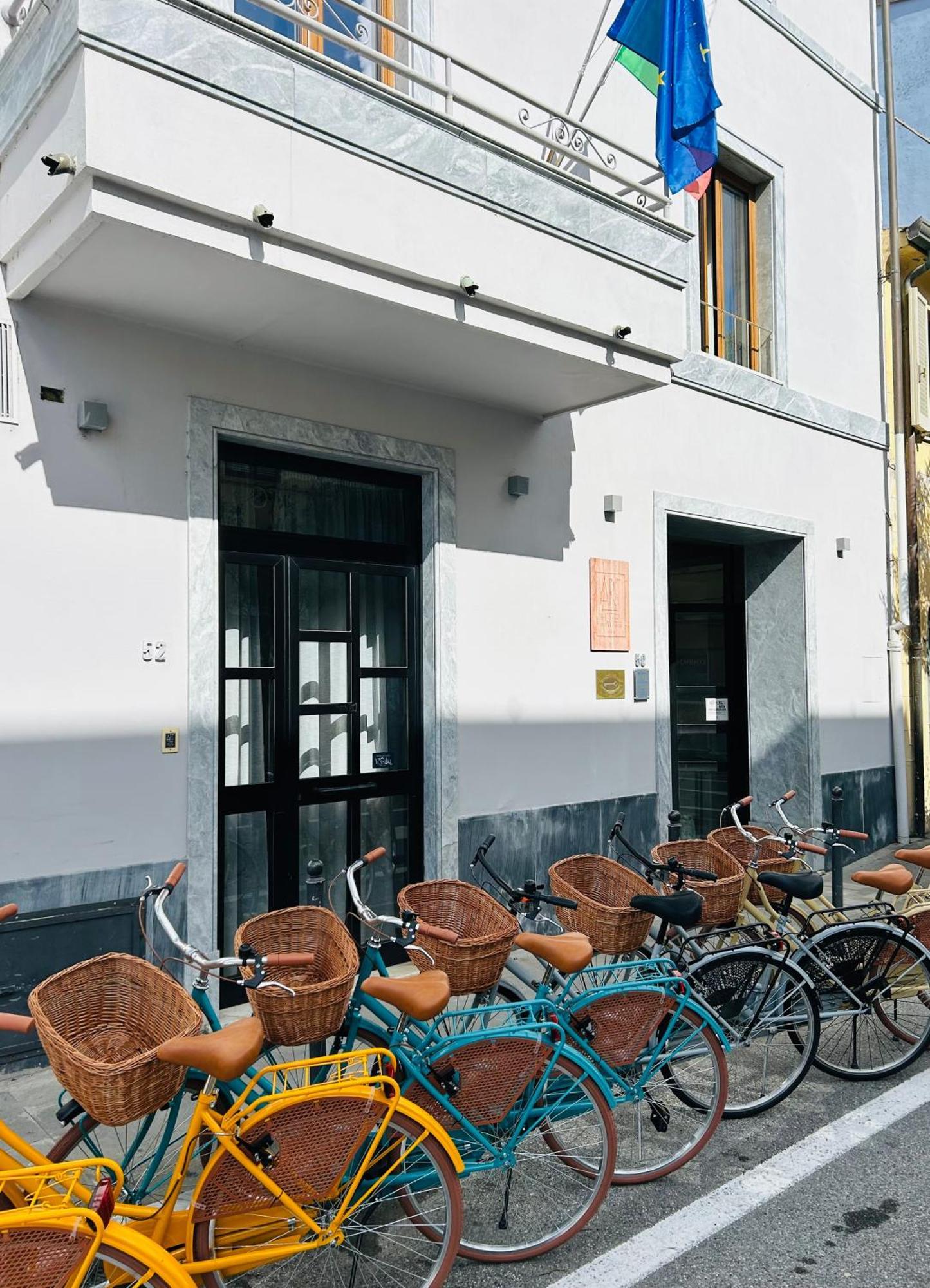 Art Hotel П'єтразанта Екстер'єр фото